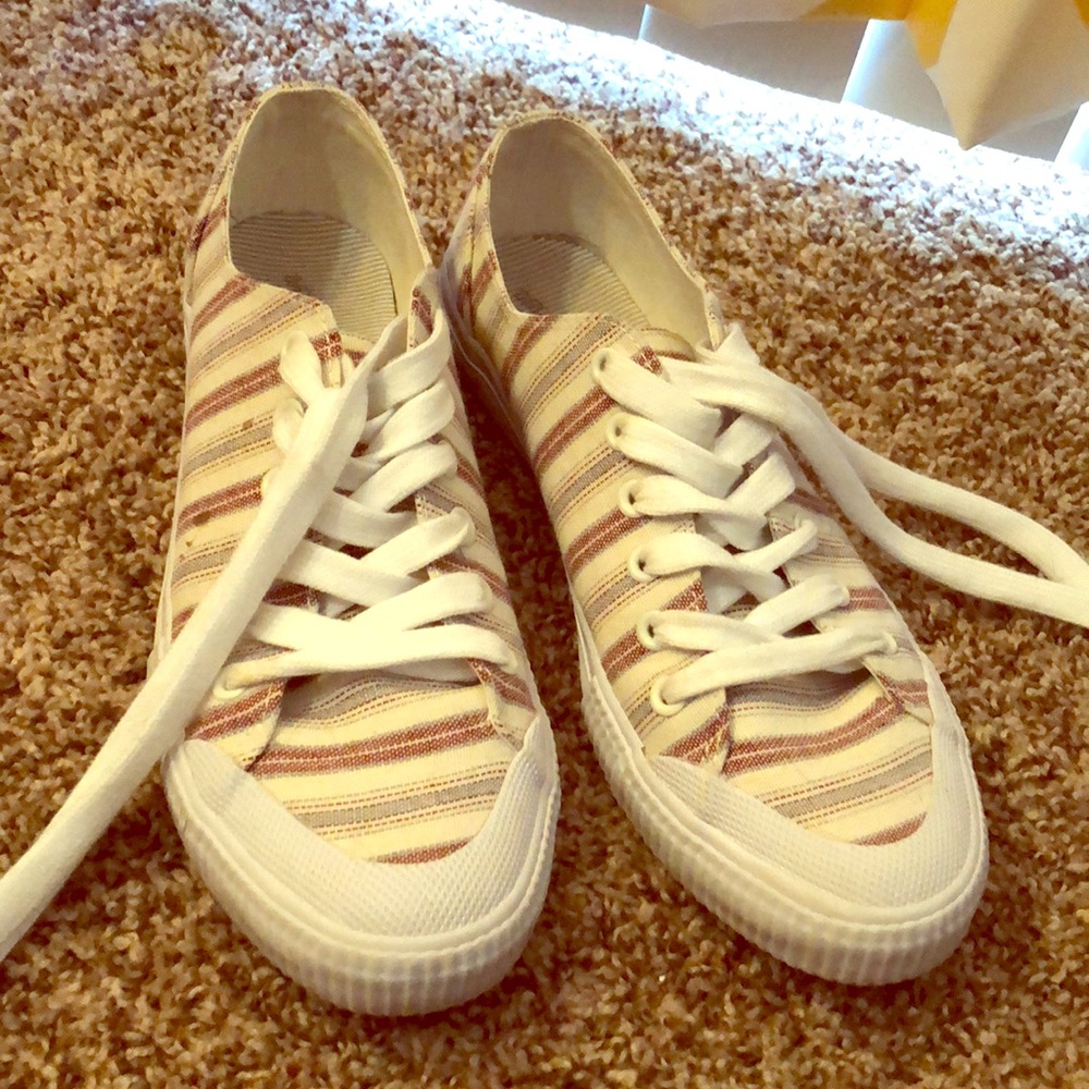 Striped lace-up shoes
